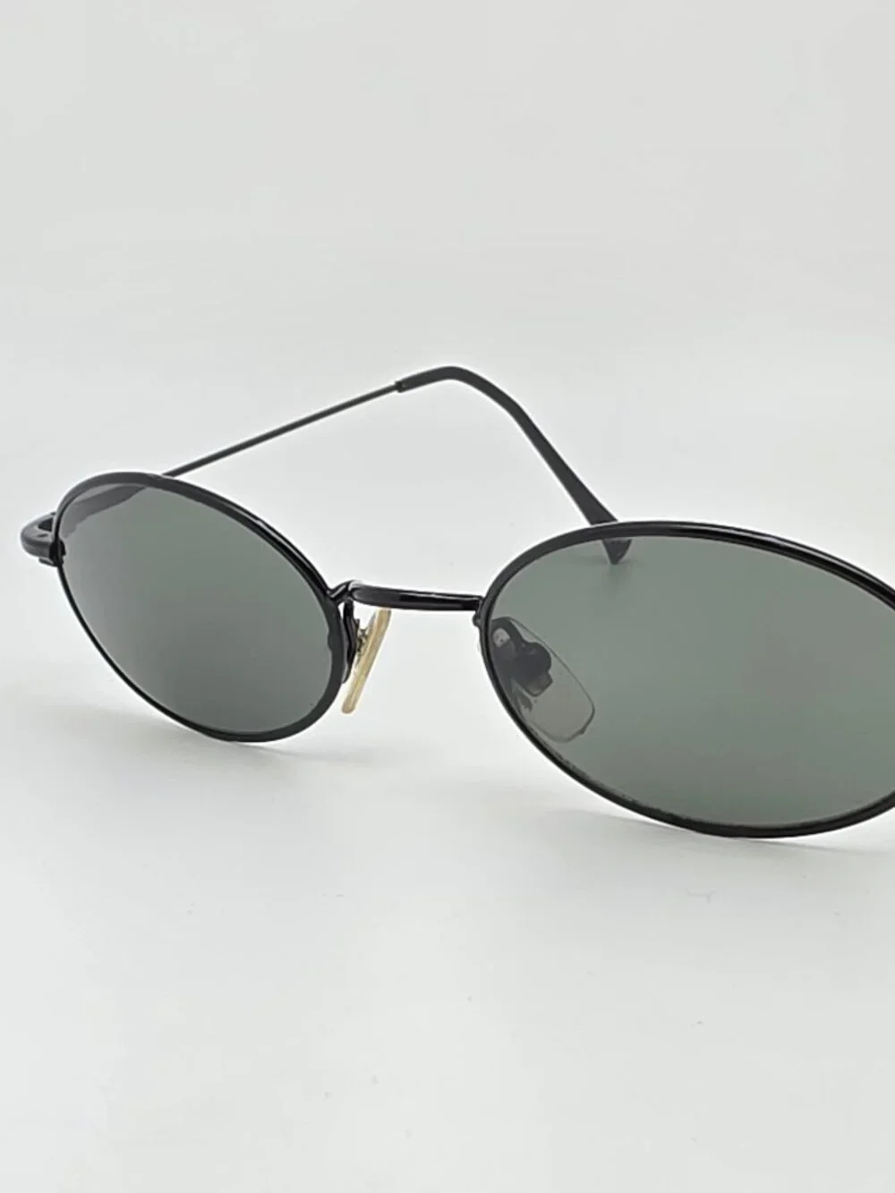 DKNY 7202S 001 Black Frame Green Lens Oval Sunglasses w/ Case 48-20-145